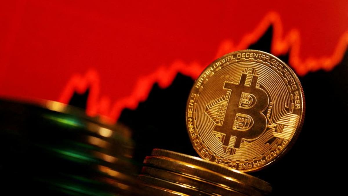 Bruised by stock market, Chinese rush into banned bitcoin - CNA